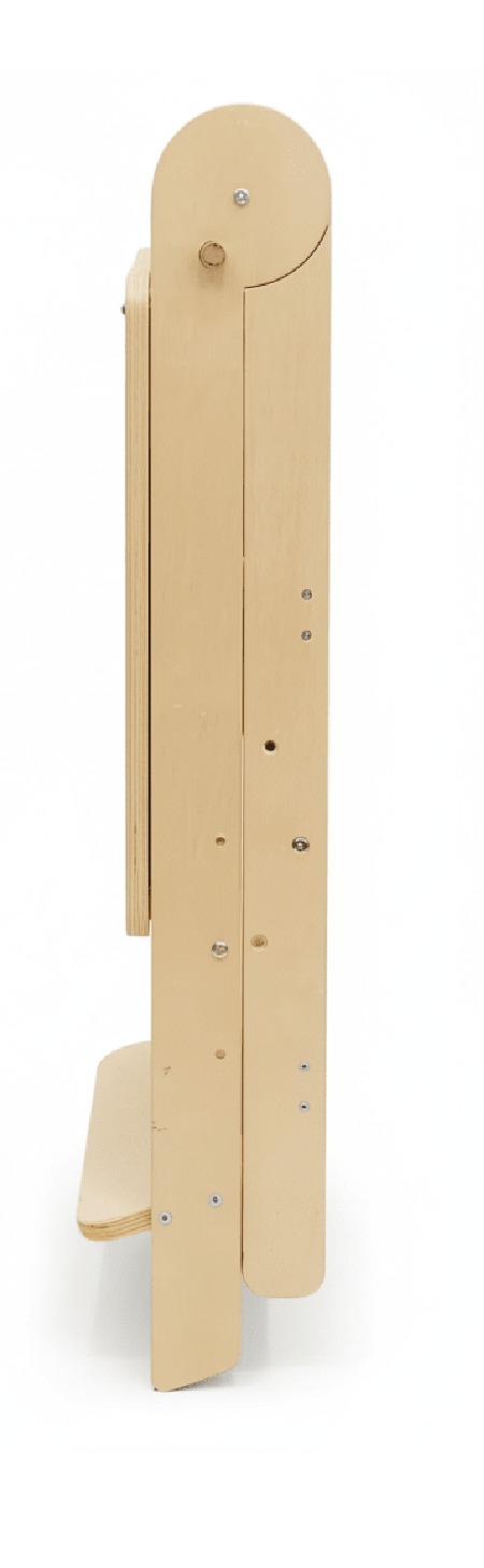 Bandú torre de aprendizaje Montessori de madera - vista de perfil de la torre plegada, lista para guardar en un rincón