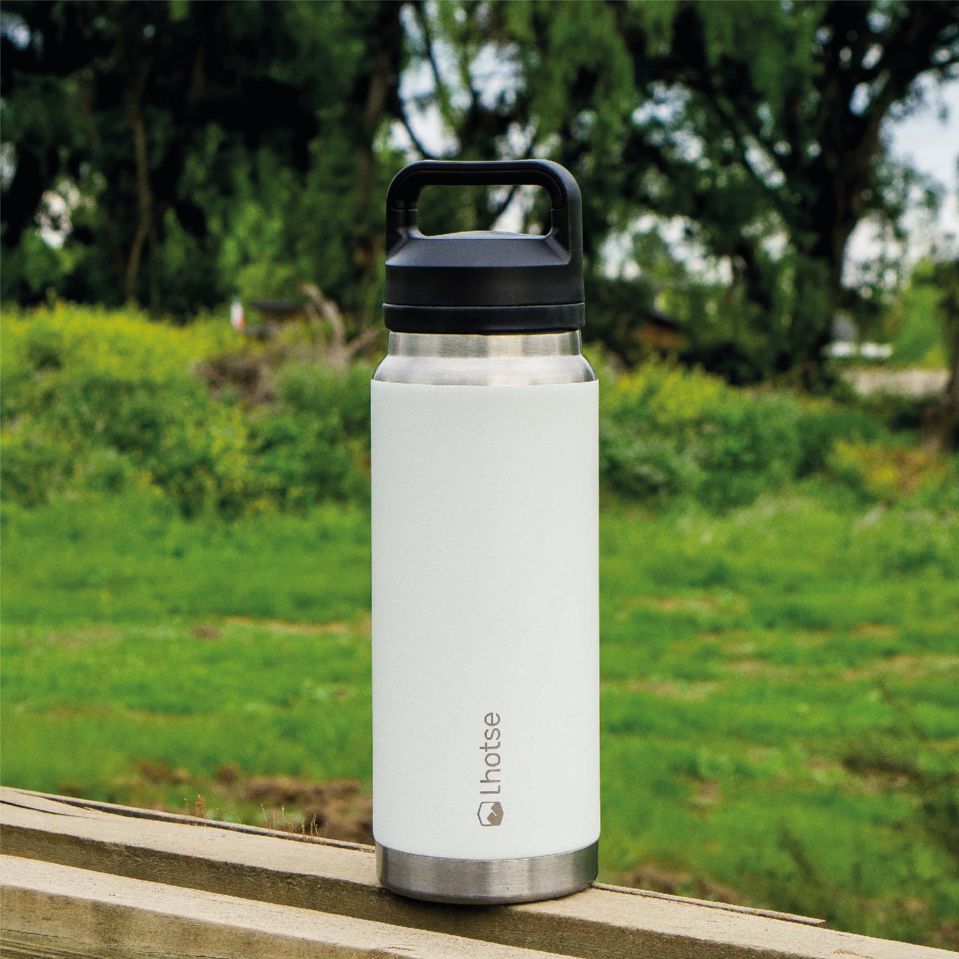 Botella Térmica Insulada Indo 800ml White Lhotse · El detalle que **marca la diferencia**.