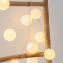 Guirnalda LED 10 Bolas Atmosphera junto a canasto de mimbre - lifestyle