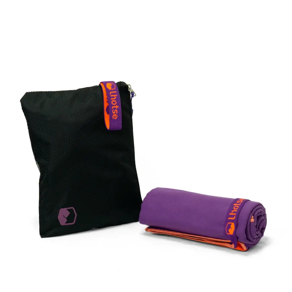 Toalla QuickTrek lila en uso