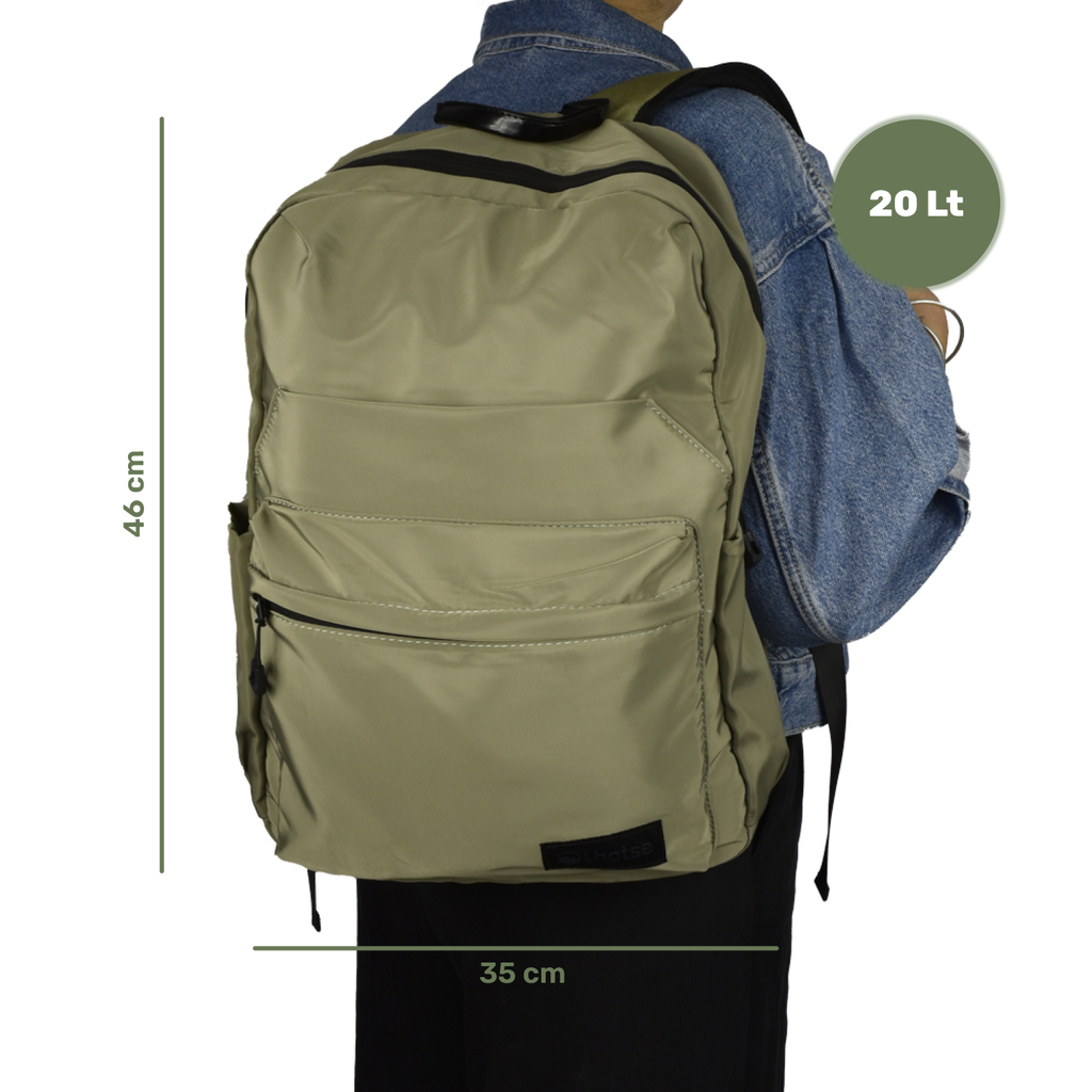 La mochila puesta, con sus medidas
